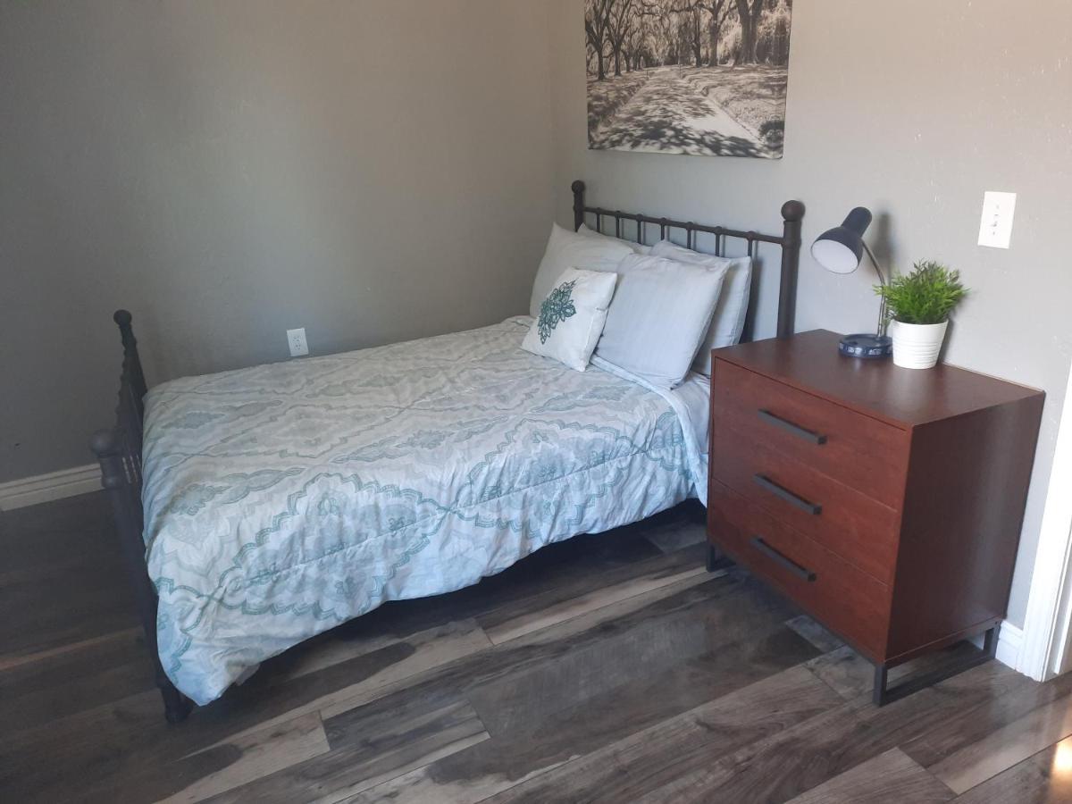 Downtown Bungalow- 2 Bedroom Apartment