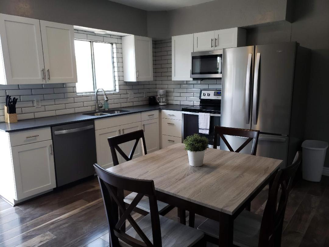 Downtown Bungalow- 2 Bedroom Apartment *